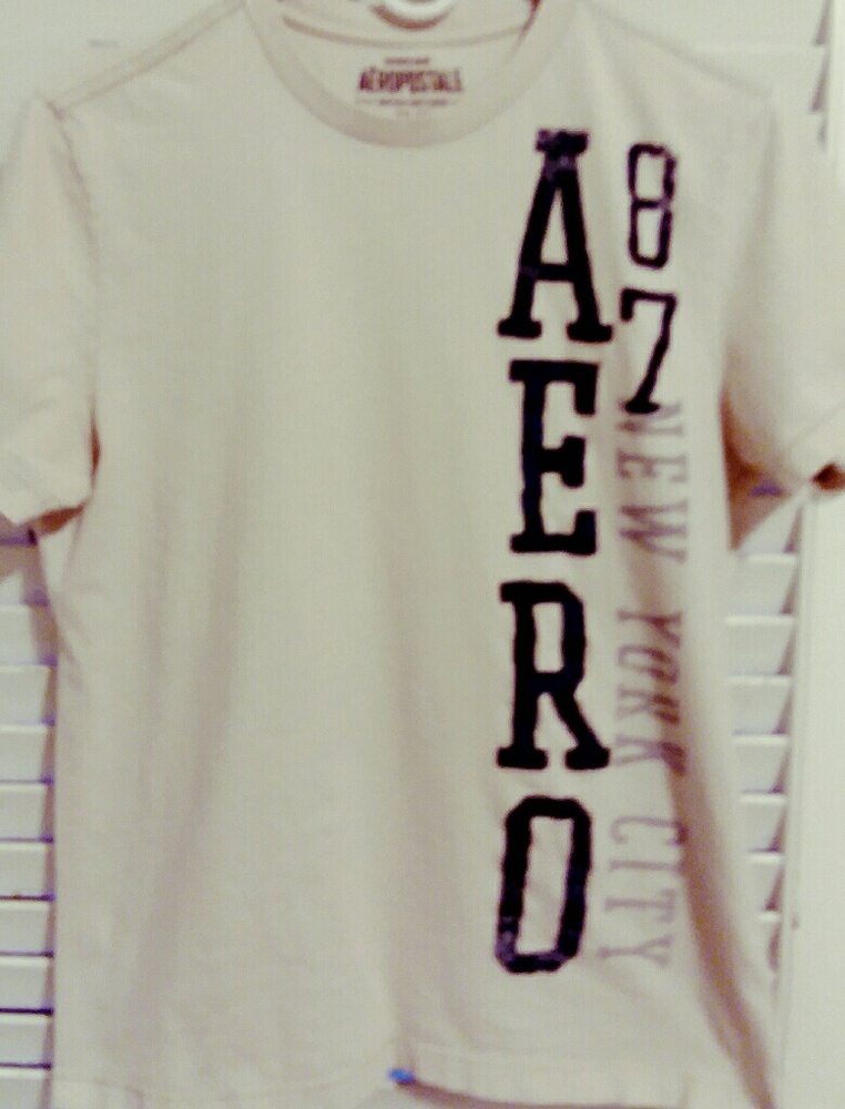 Aeropostale Cream T-Shirt Size M